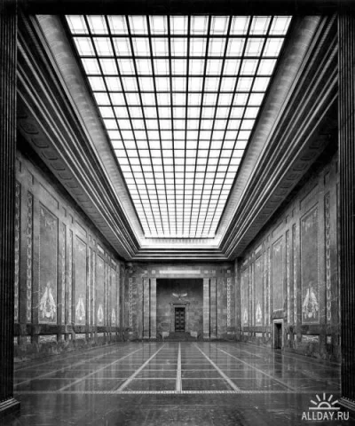 tytanos - Jak się nazywa taki styl w architekturze? 

 Albert Speer, Neue Reichskanz...