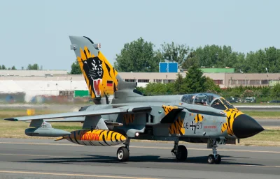 XKHYCCB2dX - Luftwaffe Panavia Tornado kołuje na Ławicy w pierwszym dniu pokazów Pozn...