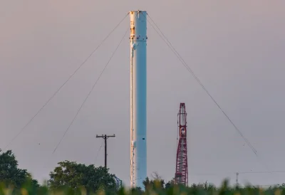 O.....Y - Środkowy człon Falcona Heavy (B1033) w oczekiwaniu na pierwsze odpalenie si...