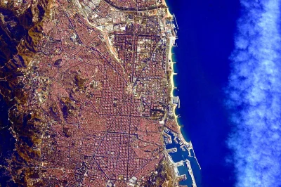 KinderBueno - Przepiękne zdjęcie Barcelony wykonane wczoraj przez NASA. Świetny przyk...