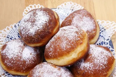 brontozaur - #oswiadczenie #paczki 
Ogłaszam dziś Tłusty czwartek! 
Bierzcie po jedny...