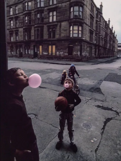 Klofta - Niedziela w #szkocja #glasgow 1980 by Raymond Depardon.
#historycznefotki