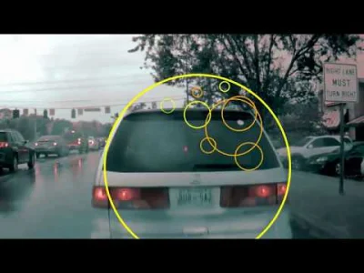 anon-anon - Jak radar w Autopilocie Tesli widzi obiekty na drodze.
Zielone - porusza...