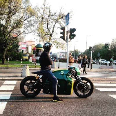 jaworiano - jesienna warszawa
#Lotus C-01 
Silnik: V2 z KTM'a RC8R - 200KM
Waga : ...