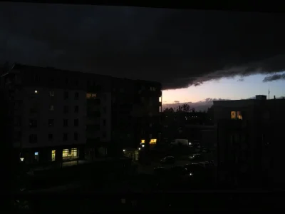 ToTrocheBardziejSkomplikowane - Nad #wroclaw chmura tak czarna że mogłaby ci #!$%@?ć ...