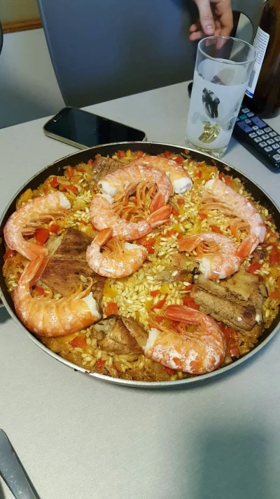 whoru - Wczorajsza paella z przepisu #kuchniamg78

Jak na pierwszy raz to nawet wyszł...