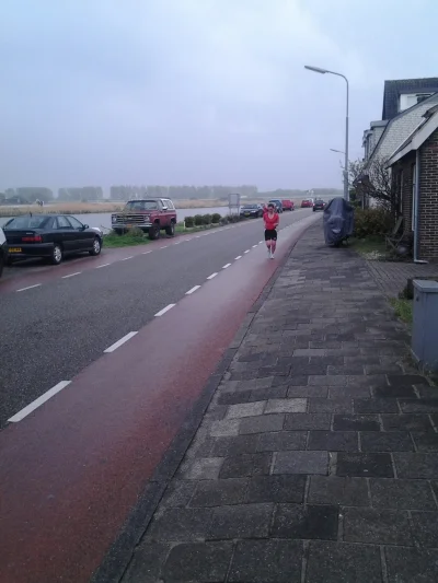 k.....n - Inna kultura, nawet teraz podczas deszczu ludzie biegaja, jezdza na rowerac...