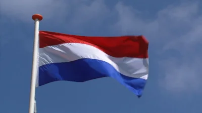 omopierze - Dutch= holenderski.
Wiele osób tłumacząc angielski tekst tłumaczy "Dutch...