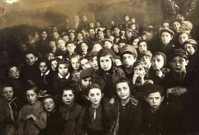Pan_Marszalek - @tchaikovsky 
Polskie dzieci z Kresów Wschodnich, okres okupacji.