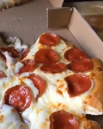 Lookazz - #foodporn #pizza #pizzaboners #gif
