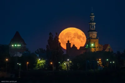 Nightscapes_pl - 3/100 Dzisiejszy wschód Księżyca nad Chełmżą. Zdjęcie jeszcze ciepłe...