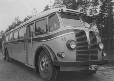 I.....0 - Katowice, 1938 rok. Autobus Leyland, należący do Śląskich Linii Autobusowyc...