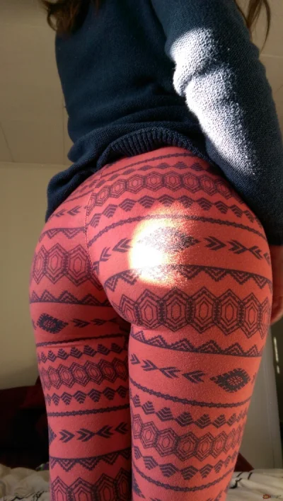 ziomeczek_ziomkowsky - #legginsy #tyleczki 
Tylko jeden problem, ten wzór na leggins...