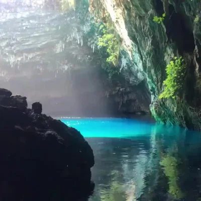 Zdejm_Kapelusz - Jaskinia w Grecji.

#gif #earthporn #ciekawostki #grecja