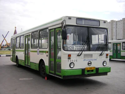 W.....c - Sowiecka marka autobusów LiAZ(zbieżność nazw z czeską marką samochodów cięż...