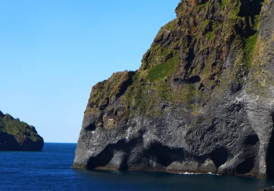 g.....7 - @ciezka_rozkmina: 

górne zdjęcie to skała na Islandii na wyspie Heimei