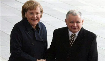 m.....u - Rzadkie zdjęcie Kaczyńskiego pokazujące jak donosi Merkel i zdradza Polske
...