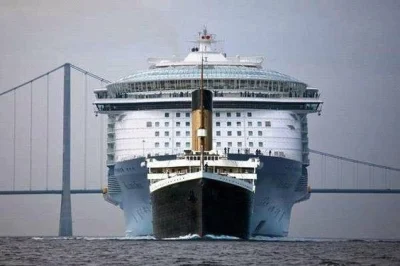 firsttoeat - RMS Titanic vs Allure Of The Seas