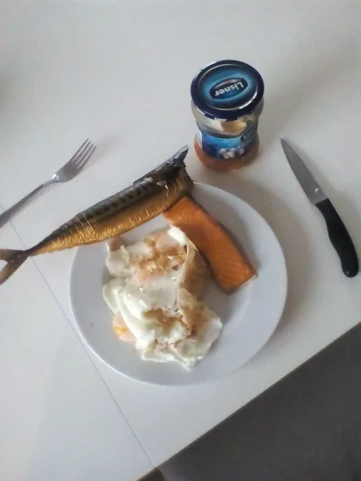 anonymous_derp - Dzisiejsza postna kolacja: Wędzona makrela, wędzony filet łososiowy,...