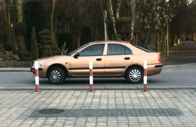 pinktonguy - Mitsubishi Carisma 1.6, z poważniejszych awarii to dwa razy wysiadł ukła...