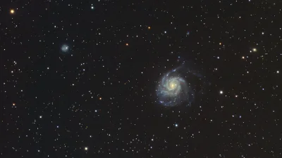 namrab - Messier 101, znana również jako Galaktyka Wiatraczek, wraz z towarzyszącą je...