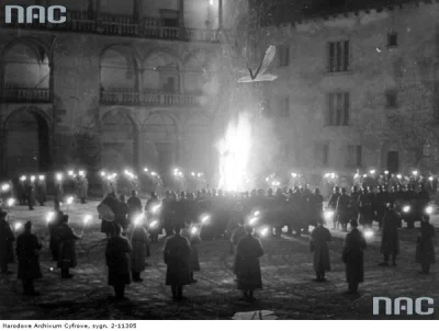 Seiki - Hitlerowcy świętujący przesilenie nocy na Wawelu w grudniu 1939 roku. Uroczys...