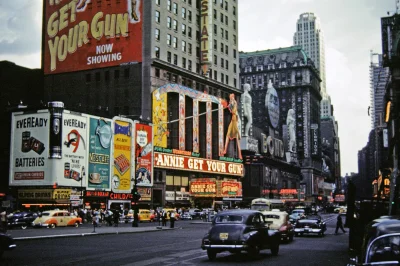 myrmekochoria - Nowy Jork, 1950. W oddali reklama Annie Get Your Gun. 

#starszezwo...