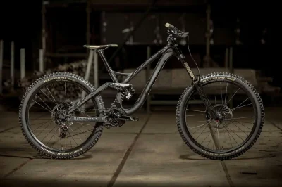 N.....s - Ale ten fuzz jest ładny! 
#rower #downhill #freeride #nsbikes #fuzz