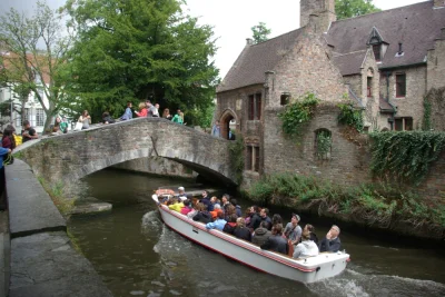 mhpk - @Lunaotic: A po kanałach zamiast łabędzi pływają głównie łodzie z turystami :D