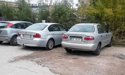 k.....5 - ej patrzcie, #lanos wygląda jak za bardzo zblurowane #bmw #e90 xD

#hehes...