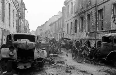 syn_admina - Oberwallstrasse, Central Berlin 1945
obserwuj #vintagephotos