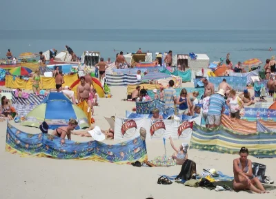 Kotlet_Rybny - Uwielbiam Januszy plażowania. Idzie taki z Grażyną i wszystkimi gównia...