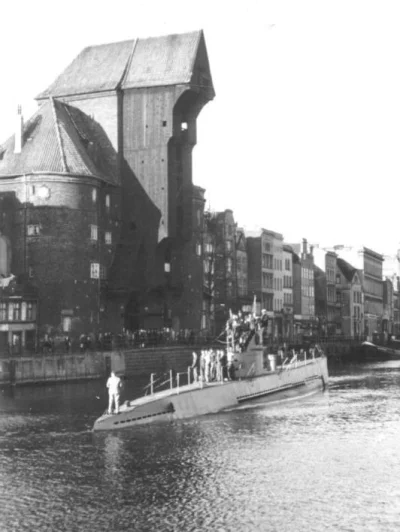 Invalidus - Okręt podwodny U-142, sfotografowany 17 października 1940 roku na Motławi...