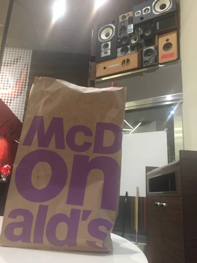 Out0fControl - @dejson: o, też akurat siedzę w tym McDonald's! Co robisz w Nowym Jork...