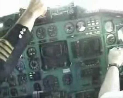 biadolique - #lotnictwo : Lubie ten filmik jak stary pilot pokazuje młodemu który myś...