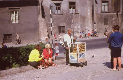 angelo_sodano - Sprzedawca obwarzanków, Kraków, 1969
#vaticanoarchive #fotohistoria ...