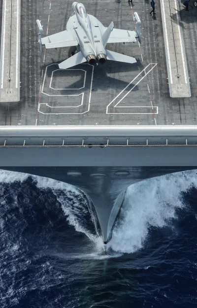 R2D2zSosnowca - USS Ronald Reagan podczas projekcji siły na Pacyfiku. 
#lotniskowiec ...