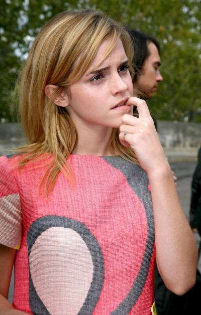 f.....s - #emmawatson #emmawatsonboners #ladnapani 
SPOILER