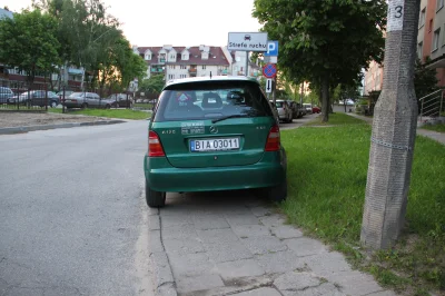 cheslavv - A se tak zaparkuję.

#parkowanie #januszemotoryzacji #przepisy #kierowcy...