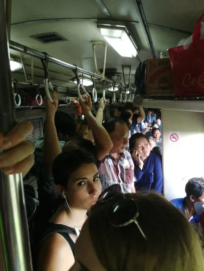 tomo88PL - Właśnie sobie mirkowałem w pociągu w Tajlandii. Ciaśniej niż w PKP ( ͡° ͜ʖ...