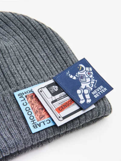 BlazeMaxiglaze - https://www.cropp.com/pl/pl/xb523-09x/beanie-with-changeable-patches...