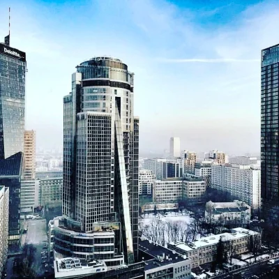 lronman - Mało ludzi wie, że w #Warszawa stoi budynek który wyglądem przypomina... R2...