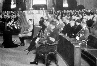smoczewski - @kawiarnianypl: sam Hitler był obecny na uroczystości pogrzebowej