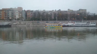 soullerka - w Budapeszcie płynie wzdłuż Dunaju