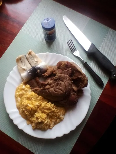 anonymous_derp - Dzisiejsza kolacja: Duszona szynka dzikowa, jajecznica z 4 jaj, mary...