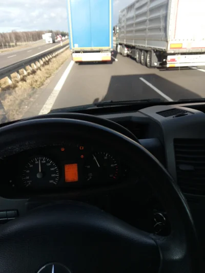 666Mati - #ciezarowki #transport #drogi #podrozujzwykopem w obu przypadkach wyprzedza...