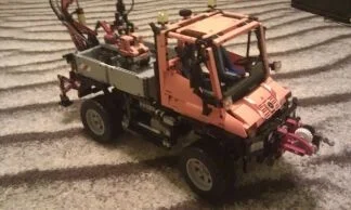 matemaciek - Wczoraj udało się skończyć, w sumie 8.5h budowania. #lego #unimog