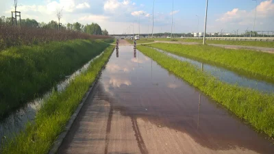 BaniaLuka - Takie zaskoczki na drodze przy lotnisko ✈... skorzystałem gumy sobie prze...