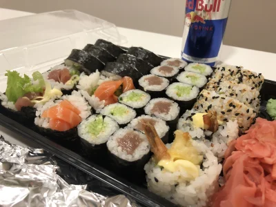 Oastry - Najlepszy obiadek w pracy (｡◕‿‿◕｡)

#foodporn #sushi #jedzzwykopem