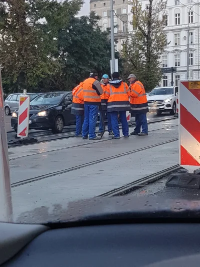 elzevir - @mroz3 na ulicy Podwale właśnie rozpoczęli remont, #!$%@? taki że nie wiedz...